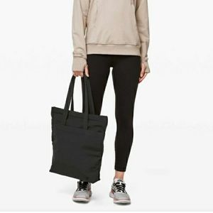 BOXING DAY PRICE $60 Lululemon tote